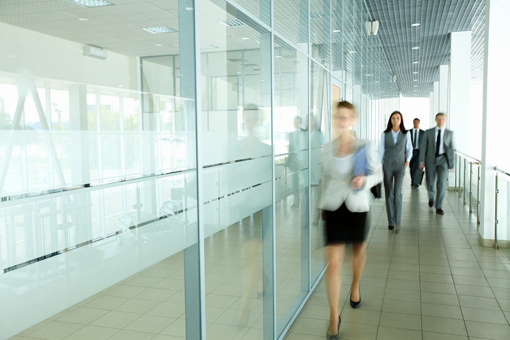 several,businesspeople,walking,in,the,corridor